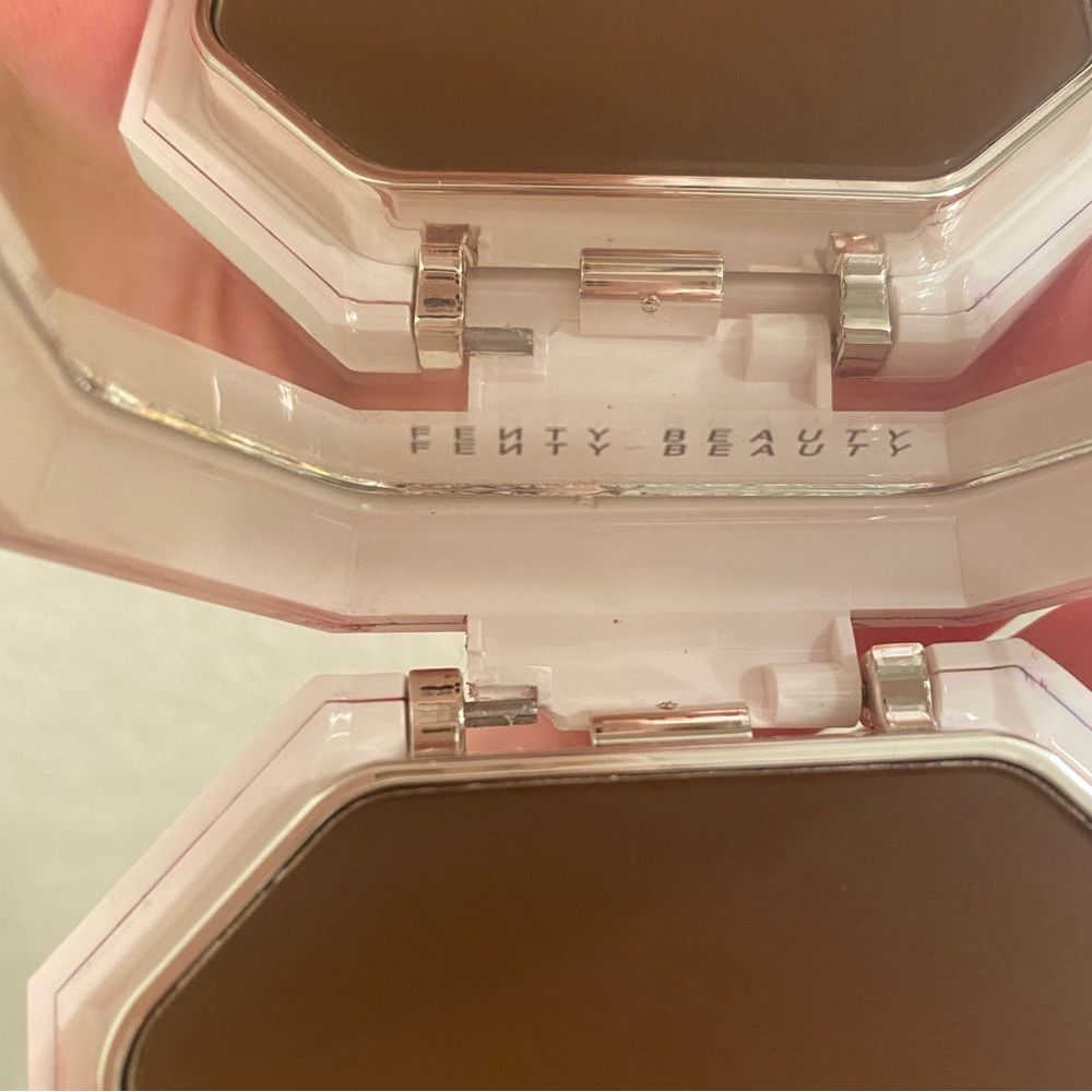 Fenty Beauty Powder - Picture 4 of 12